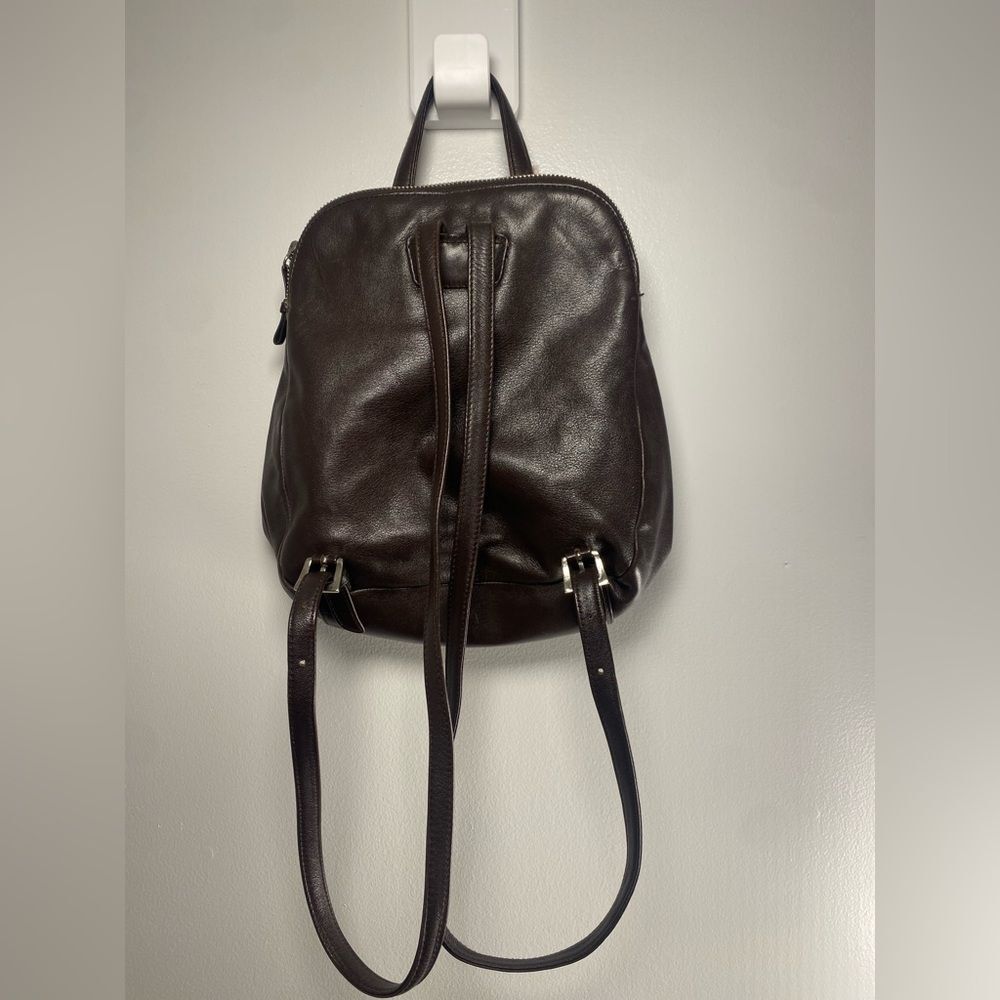Vintage-style 2000s GUESS Brown Leather 9 Inch Backpack - Picture 4 of 9